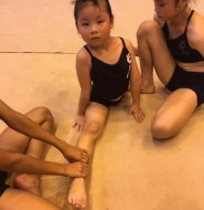 健身房练基本功的小萝莉【6P】