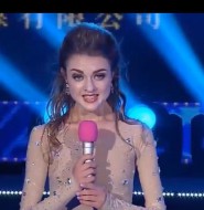 乌克兰美女表演惊艳的柔术!