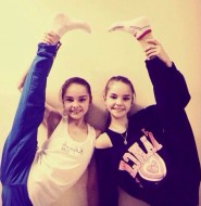 一对双胞胎的掰腿自拍!