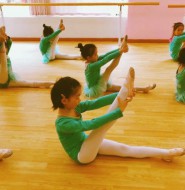 舞蹈训练班里面的小女孩白丝袜!个个身怀绝技!【20P】