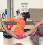 萝莉少女在玩超级劈叉,不服来战!【11P】