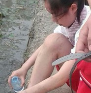 网友原创高一学生的各种美脚 露脸+足底特写 还偷了一只白袜!【26P】