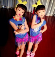 两个小明星日常踢腿,看来是练过的哦!第二季!【7P】