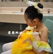 loli舞蹈演出及后台的白裤袜!【15P】