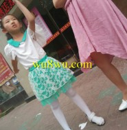 漂亮的小萝莉穿着白丝,美腿很不错!【8P】