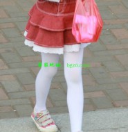 街拍白丝袜小萝莉,神圣纯洁而又美好!【8P】