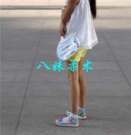 网友闲的无聊,高清拍摄可爱小女孩的短白丝!【34P】