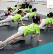 舞蹈室里的女孩白裤袜!【17P】