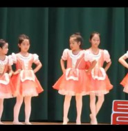 视频:别出心裁的湾湾萝莉妹子的白袜椅子舞!有点小调皮哦!