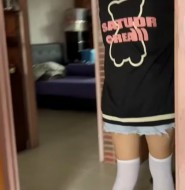 居家穿中筒白丝袜的初中妹子!一切是那么自然又放松!【18P】