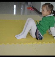 出售视频:宅男高清约拍白裤袜小童模!好文静的小不点!