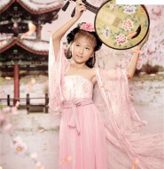 好似飞鸟展翅飞翔,不沾染一点云彩,小萝莉的飞天之作!【23P】