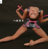 婀娜多姿的小萝莉,做起艺术体操来就变成了宅男的小女神了!【30P】