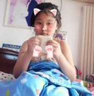 视频:这么可爱的Loli在镜头前卖萌,但是不小心走光了,哈哈!