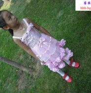 出售套图:高清拍摄草地上的红鞋短肉丝小萝莉!好文静的小不点!【55P】