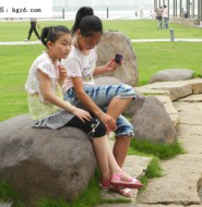 精品送上:某小学女生出去游玩,老夫给他们拍照,爽歪歪了【6P】